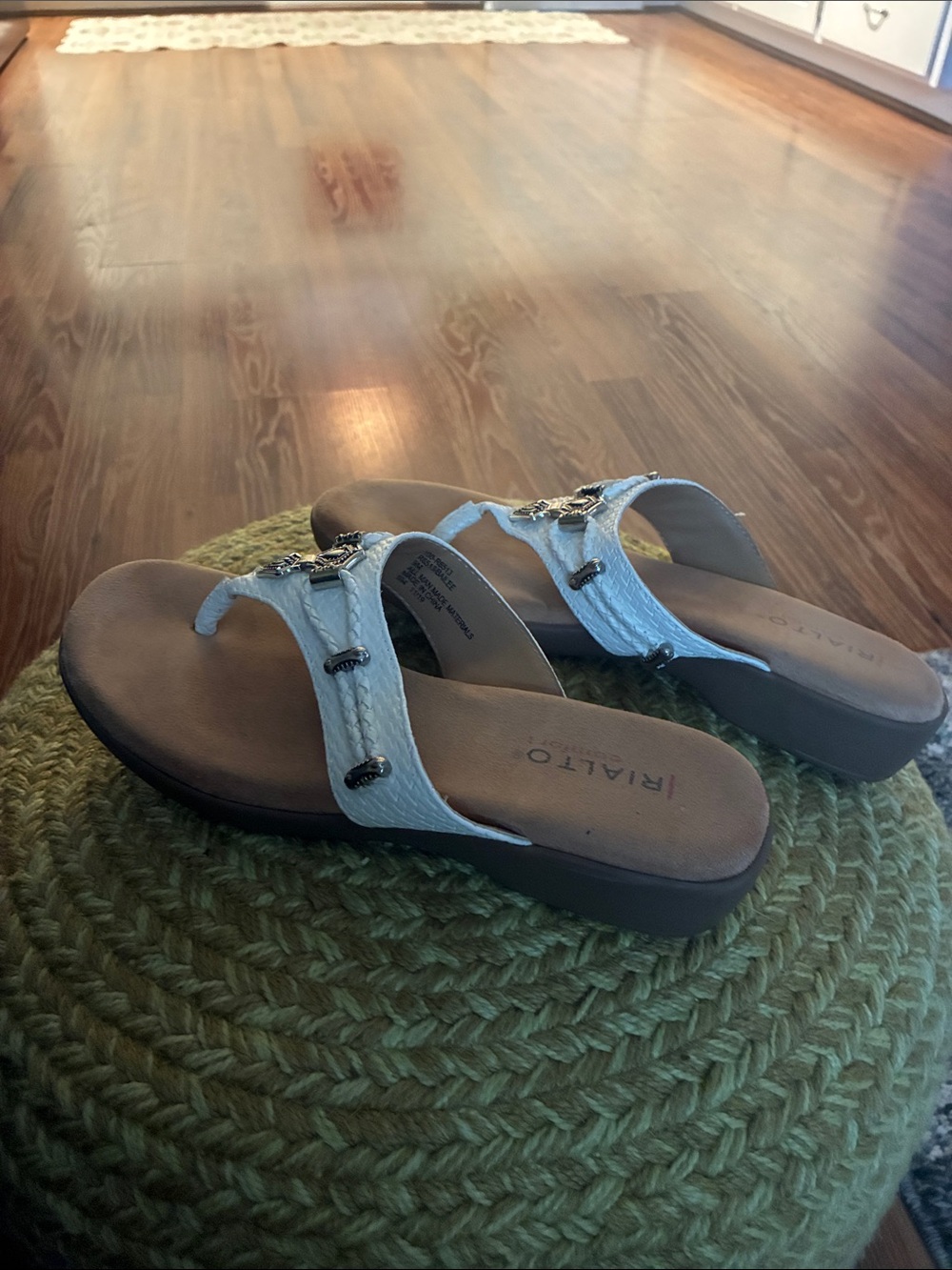 Rialto Women's White and Tan Sandals, look like Harley Davidson ❤️ fabulous - Picture 4 of 4